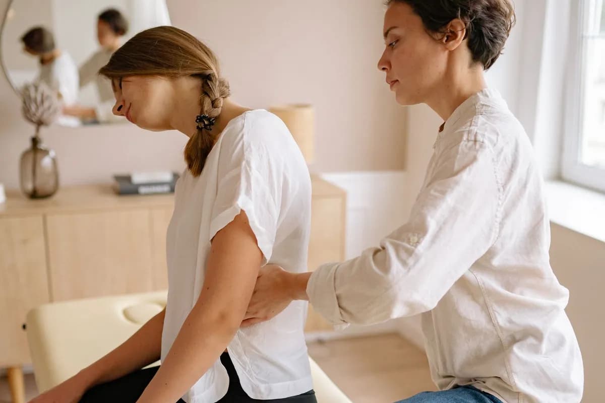 Osteopati — terapistin hastanın sırt ve omurgasına elle uyguladığı manuel tedavi